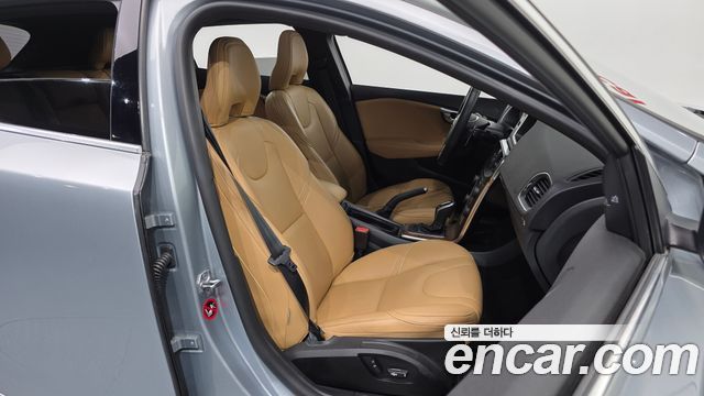 Volvo V40 2017 — photo 12