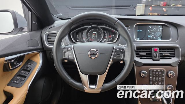 Volvo V40 2017 — photo 13