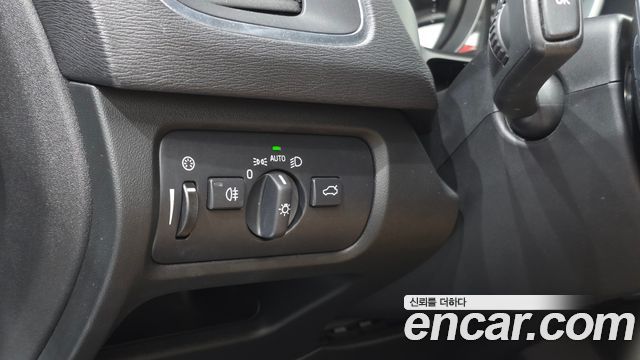 Volvo V40 2017 — photo 14