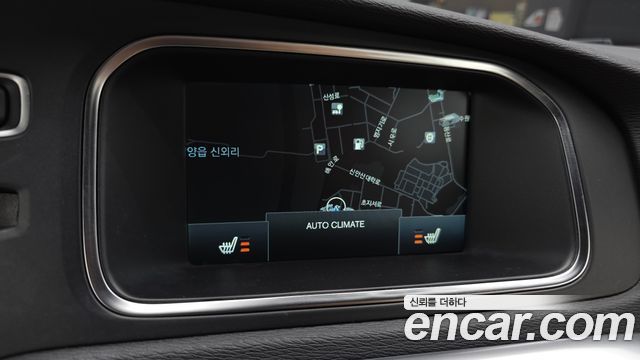 Volvo V40 2017 — photo 16