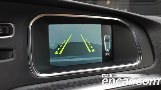 Volvo V40 2017 — photo 17