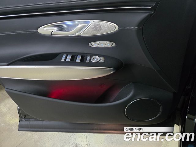Genesis GV70 2023 — photo 16