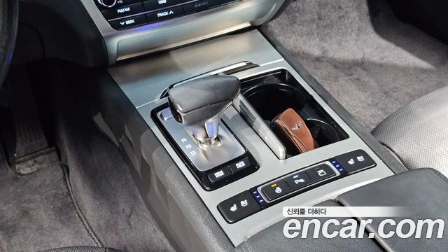 Genesis G80 2017 — photo 12
