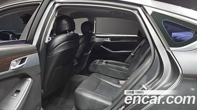 Genesis G80 2017 — photo 18