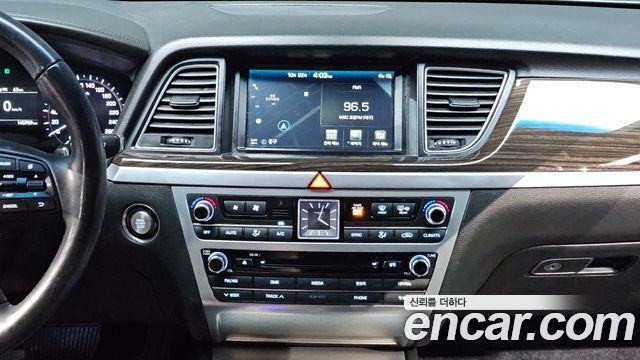 Genesis G80 2017 — photo 20