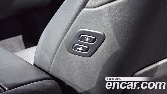 Genesis G80 2017 — photo 24