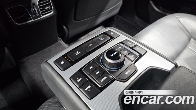 Genesis G80 2017 — photo 26