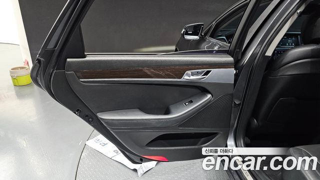 Genesis G80 2017 — photo 15