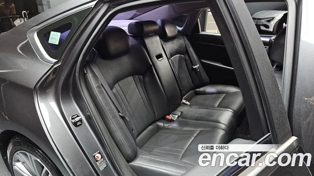 Genesis G80 2017 — photo 16