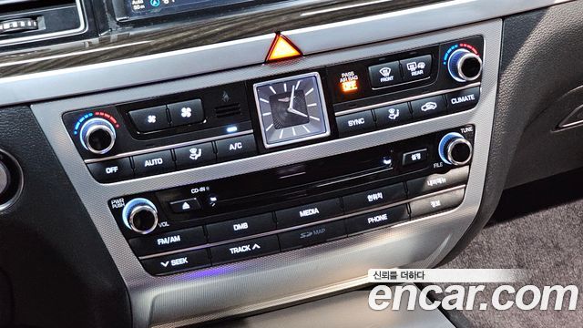 Genesis G80 2017 — photo 31
