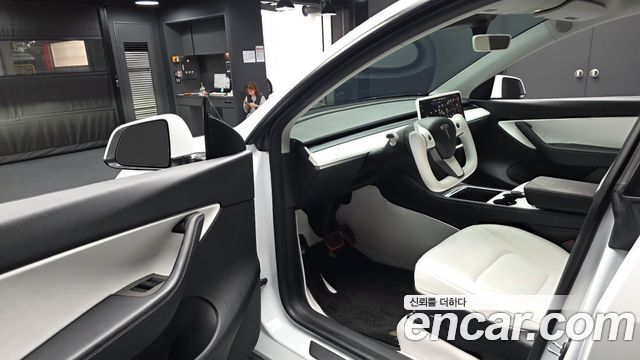 Tesla Model Y 2021 — photo 13