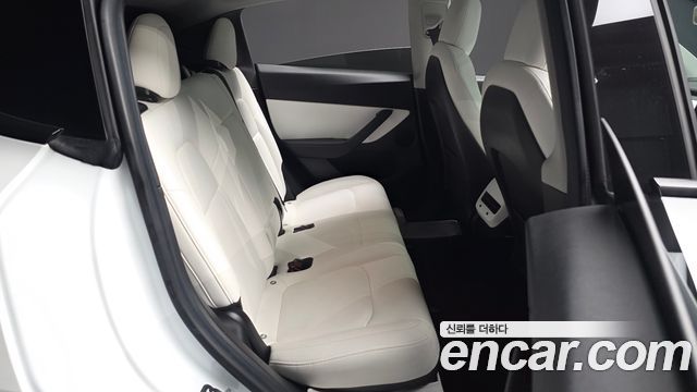Tesla Model Y 2021 — photo 18