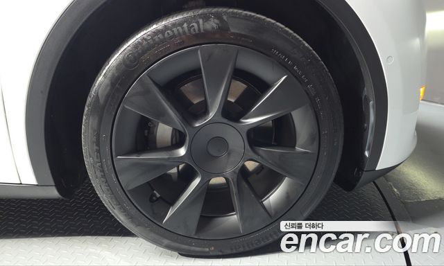 Tesla Model Y 2021 — photo 7