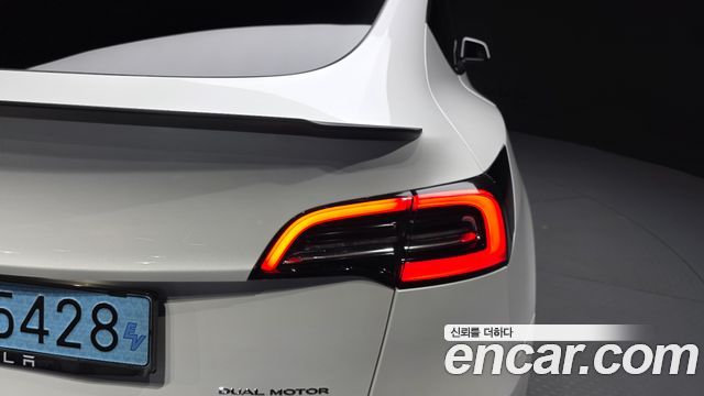 Tesla Model Y 2021 — photo 9