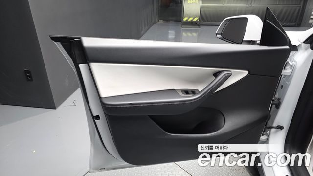 Tesla Model Y 2021 — photo 14