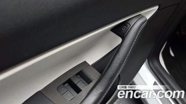 Tesla Model Y 2021 — photo 28