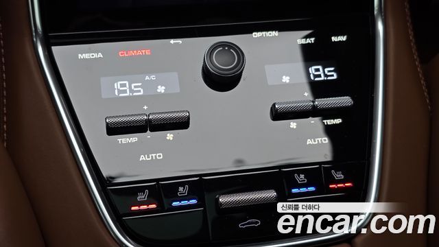 Porsche Panamera 2021 — photo 32