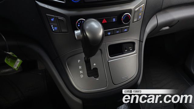 Hyundai Starex 2017 — photo 12