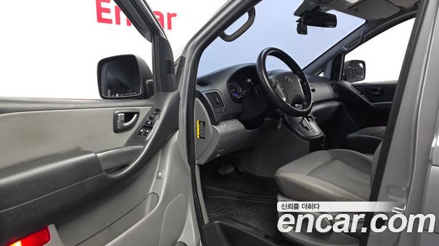 Hyundai Starex 2017 — photo 13
