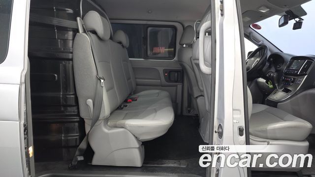 Hyundai Starex 2017 — photo 18