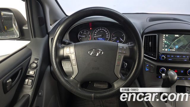 Hyundai Starex 2017 — photo 19