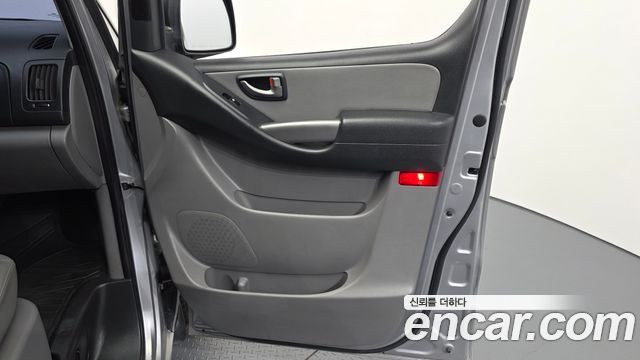 Hyundai Starex 2017 — photo 14