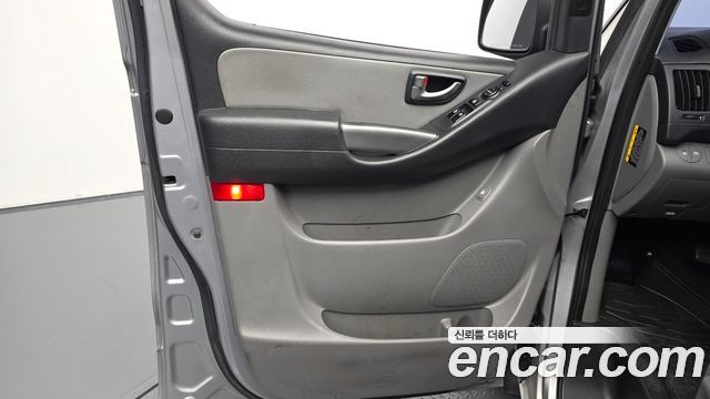 Hyundai Starex 2017 — photo 15