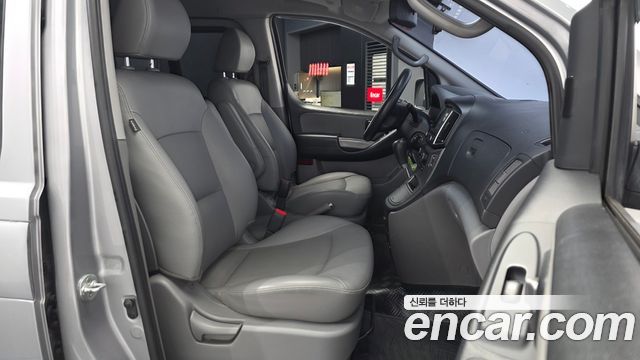 Hyundai Starex 2017 — photo 16