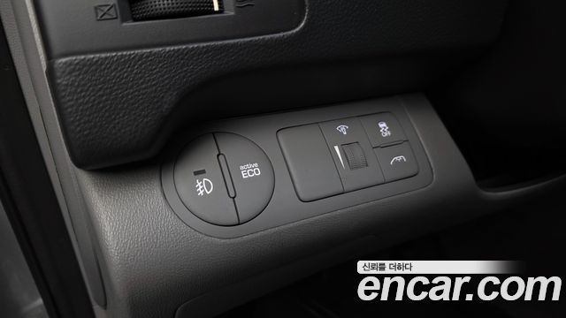 Hyundai Starex 2017 — photo 27