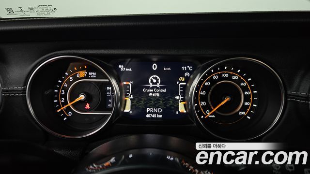 Jeep Wrangler 2021 — photo 11