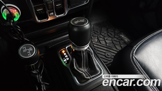 Jeep Wrangler 2021 — photo 12