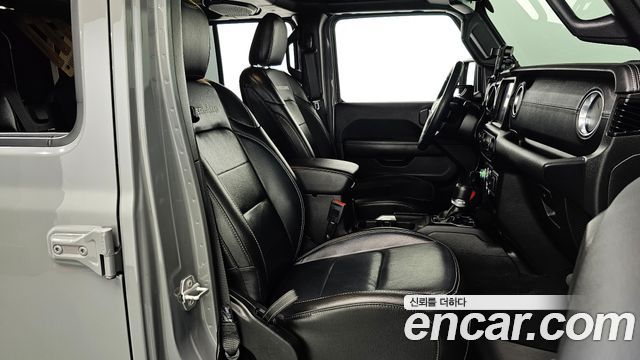 Jeep Wrangler 2021 — photo 17