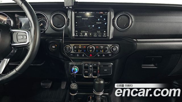 Jeep Wrangler 2021 — photo 20