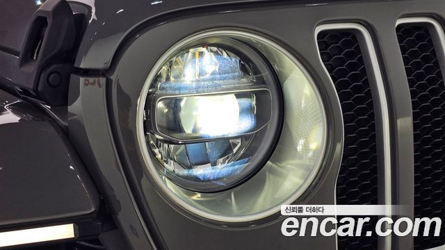 Jeep Wrangler 2021 — photo 8