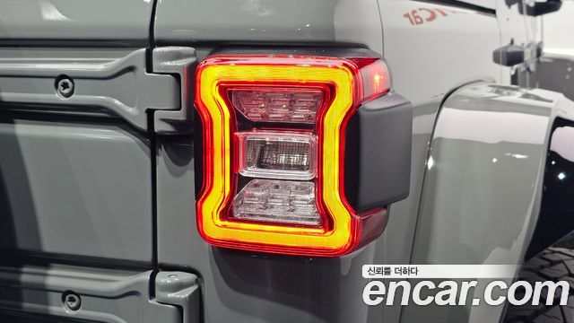 Jeep Wrangler 2021 — photo 9