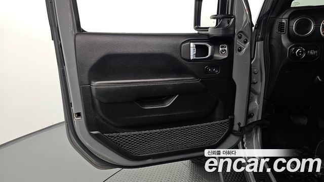 Jeep Wrangler 2021 — photo 14