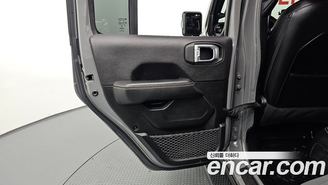 Jeep Wrangler 2021 — photo 15