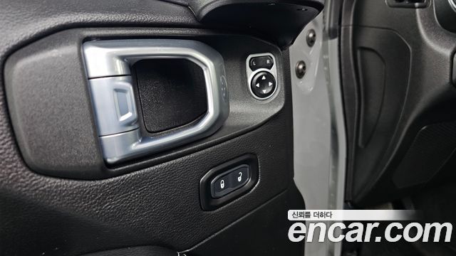 Jeep Wrangler 2021 — photo 28