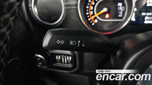 Jeep Wrangler 2021 — photo 30