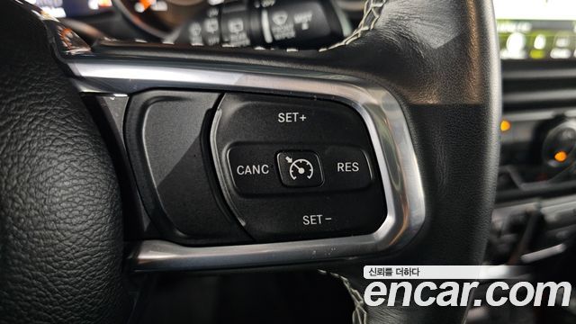 Jeep Wrangler 2021 — photo 31