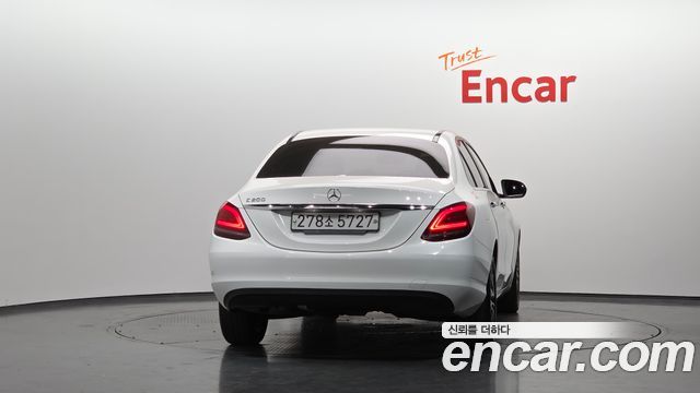 Mercedes-Benz C-Class 2019 — photo 4