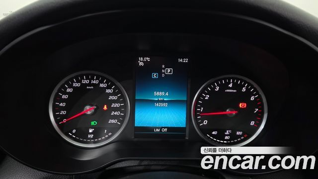 Mercedes-Benz C-Class 2019 — photo 8