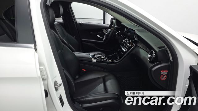 Mercedes-Benz C-Class 2019 — photo 11
