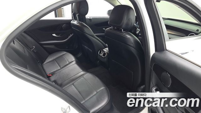 Mercedes-Benz C-Class 2019 — photo 12