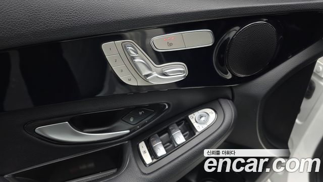Mercedes-Benz C-Class 2019 — photo 18