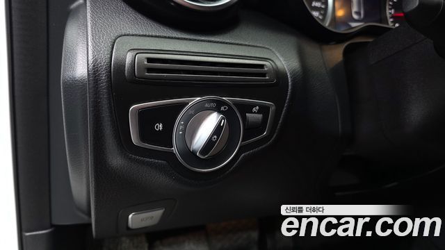 Mercedes-Benz C-Class 2019 — photo 20