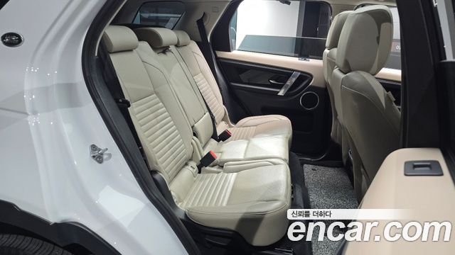 Land Rover Discovery Sport 2022 — photo 17