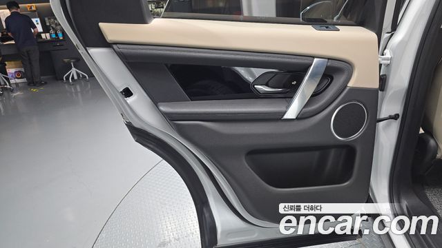 Land Rover Discovery Sport 2022 — photo 15