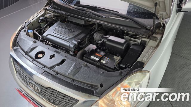 Kia Canival 2012 — photo 6
