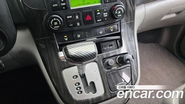 Kia Canival 2012 — photo 9